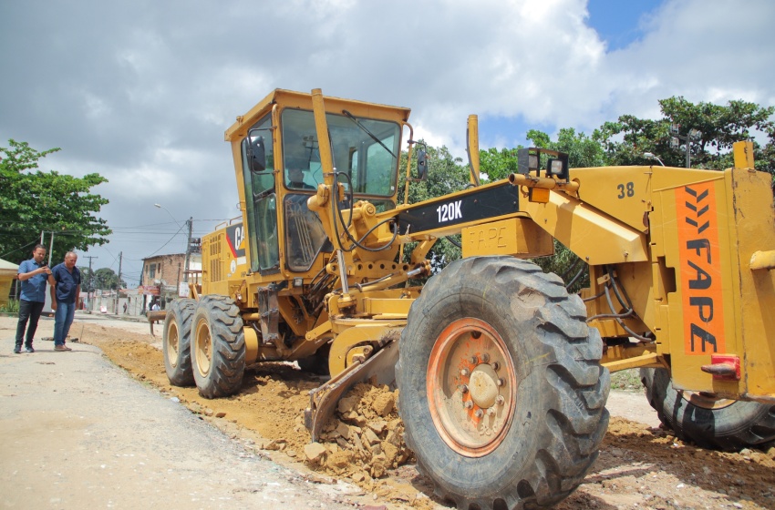 Infraestrutura inicia serviço para pavimentação em corredor de transporte no Eustáquio Gomes