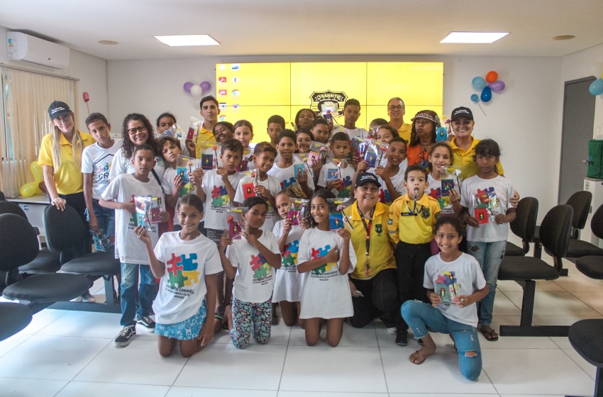 Estudantes visitam sede do DMTT e participam de atividades com equipe de Educação para o Trânsito
