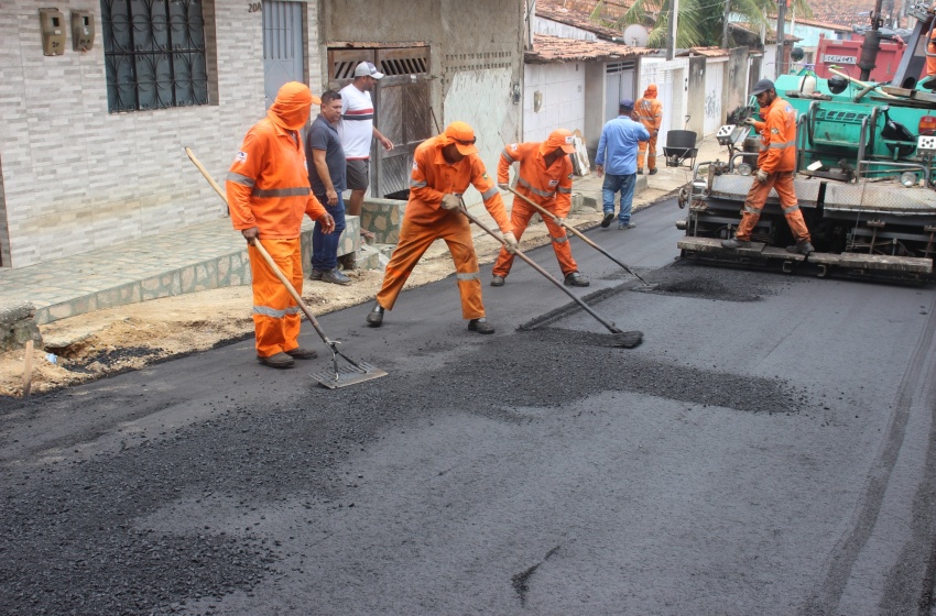 Ruas de Riacho Doce começam a ser pavimentadas, nesta quarta (17)