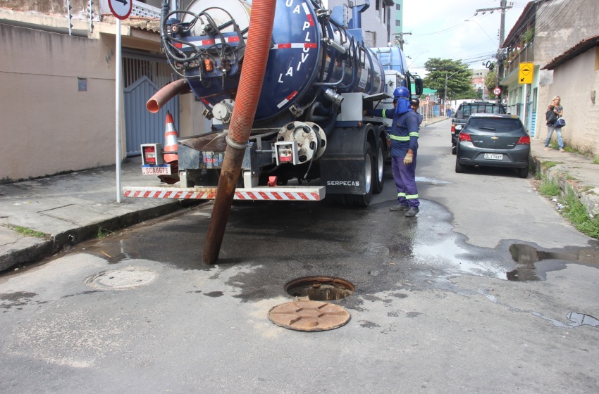 Equipe de drenagem retira 386 toneladas de lixo das galerias de águas pluviais