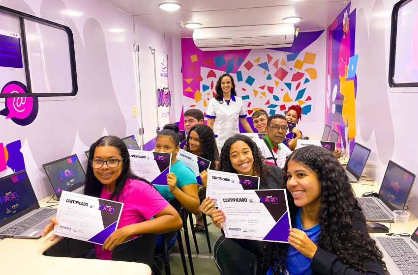 Tech Massa: Programa itinerante de educação digital capacita moradores do Vergel