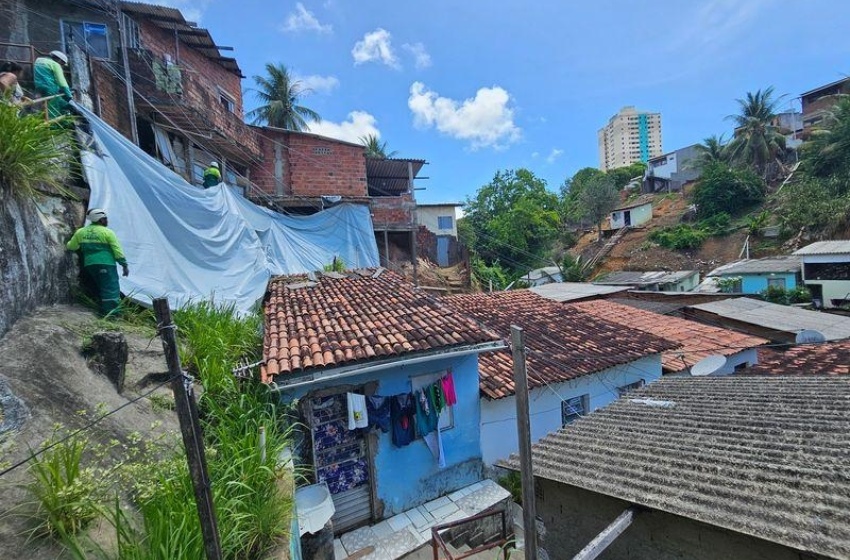 Proteção de encostas com lonas chega a 27 bairros de Maceió