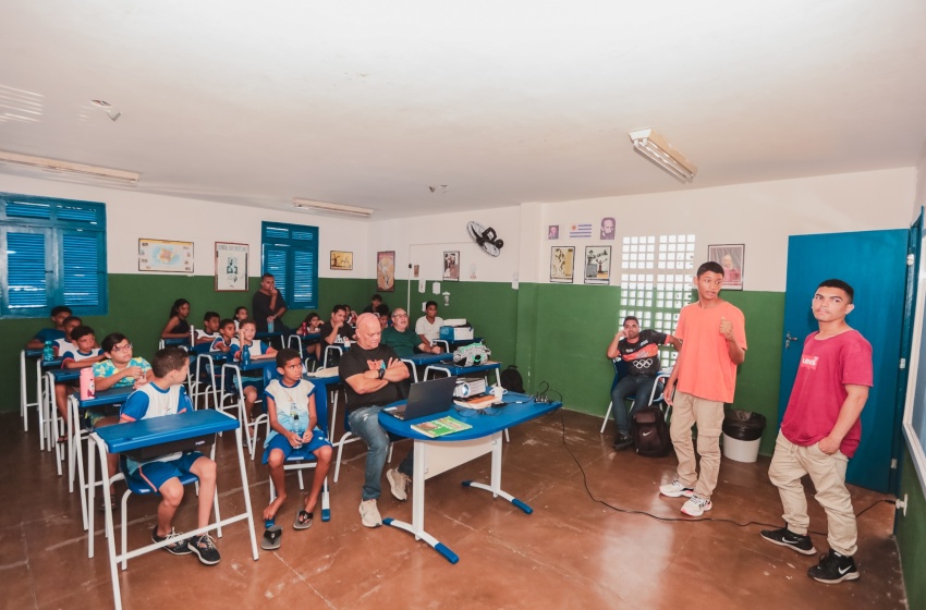 Alunos do Núcleo de Línguas de Maceió apresentam trabalhos sobre o Halloween