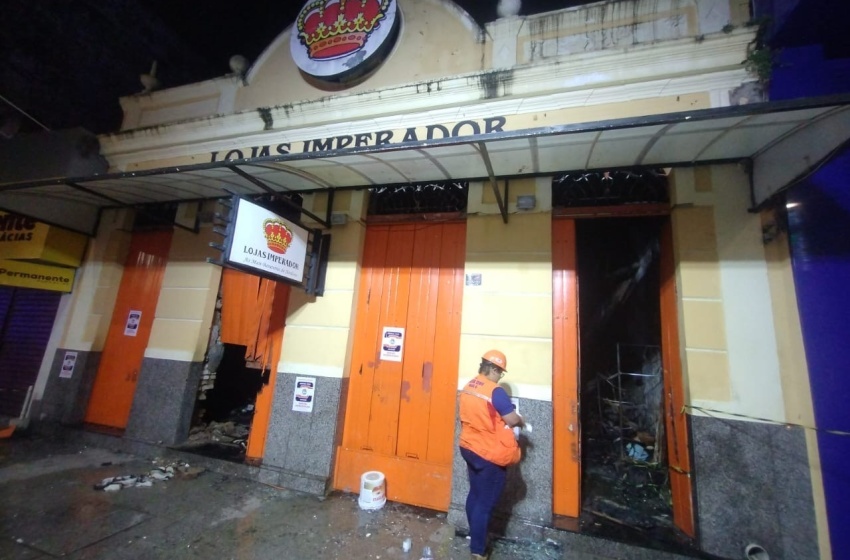 Defesa Civil interdita loja atingida por incêndio no Centro de Maceió