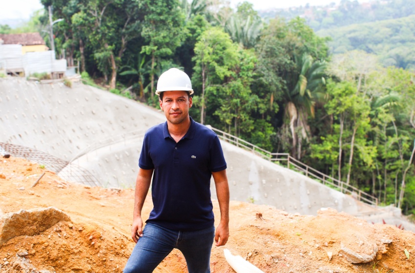 Vice-prefeito e secretário de Infraestrutura acompanha trabalhos de contenção de encostas