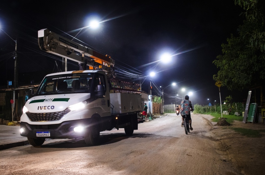 Conjunto 1º de Julho, no Benedito Bentes ganha iluminação em LED