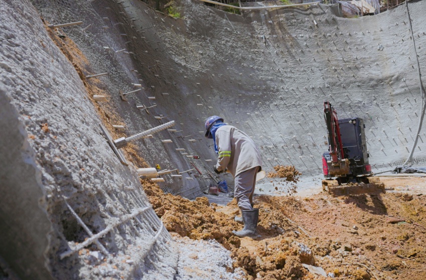 Obra de contenção em encosta do São Jorge entra na reta final