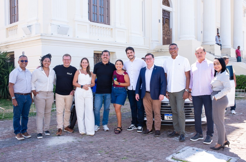 Prefeitura participa da entrega dos prêmios do Natal Premiado e reforça apoio ao comércio local