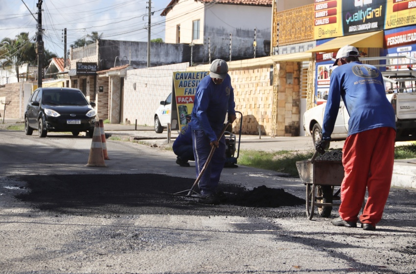 Mais de 400 toneladas de massa asfáltica foram usadas esta semana para tapar buracos