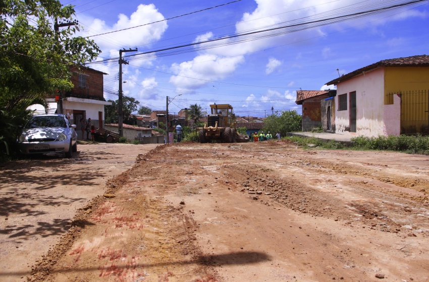 Prefeitura melhora acesso em via do Conjunto Geraldo Bulhões, no Benedito Bentes