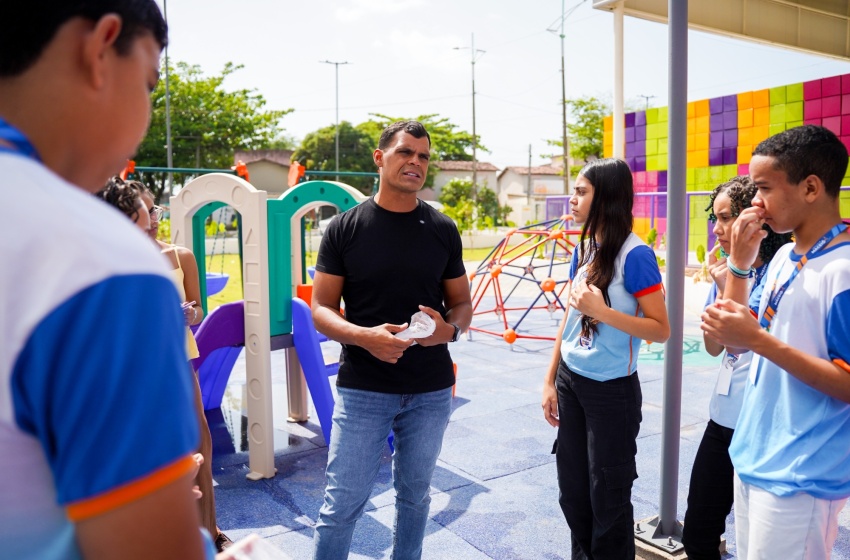 Alunos no comando: projeto da Educação transforma alunos em “secretários por um dia”