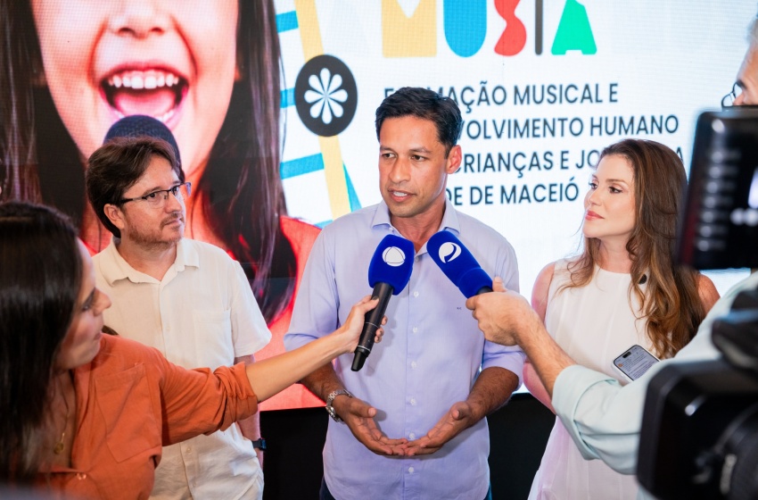 Prefeito Rodrigo Cunha e primeira-dama Millane Hora lançam projeto de música para alunos da rede municipal