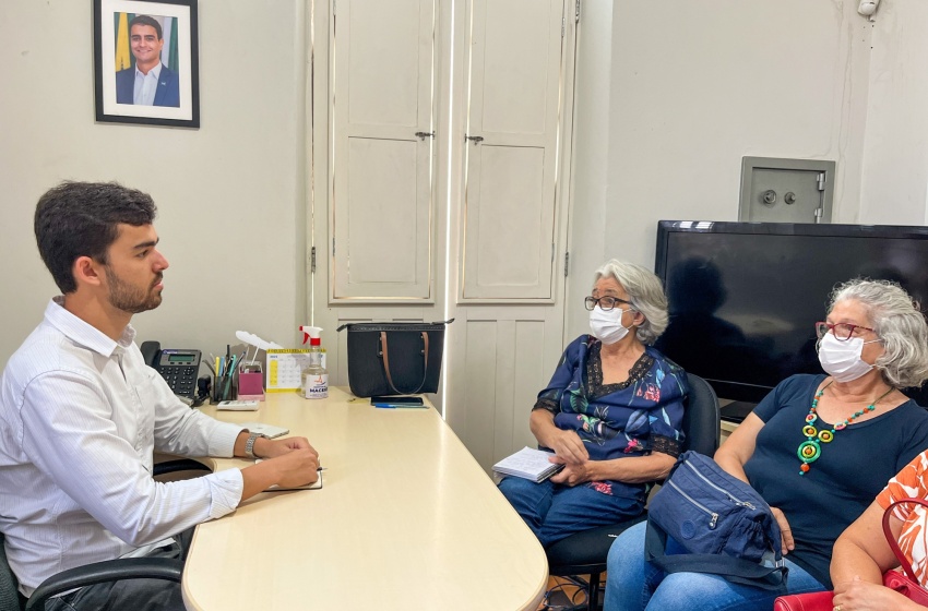 Secretário do Trabalho e Economia Solidária recebe demandas de artesãos