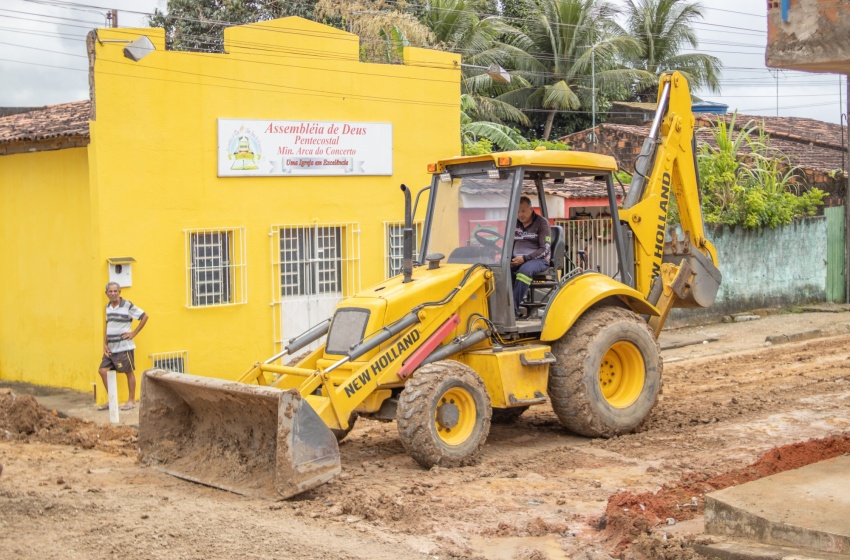 Prefeitura inicia pavimentação em três vias no Tabuleiro do Martins
