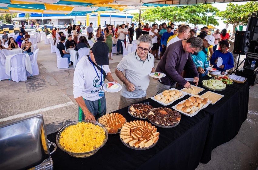 Prefeitura de Maceió promove café da manhã para ambulantes no Dia do Trabalhador