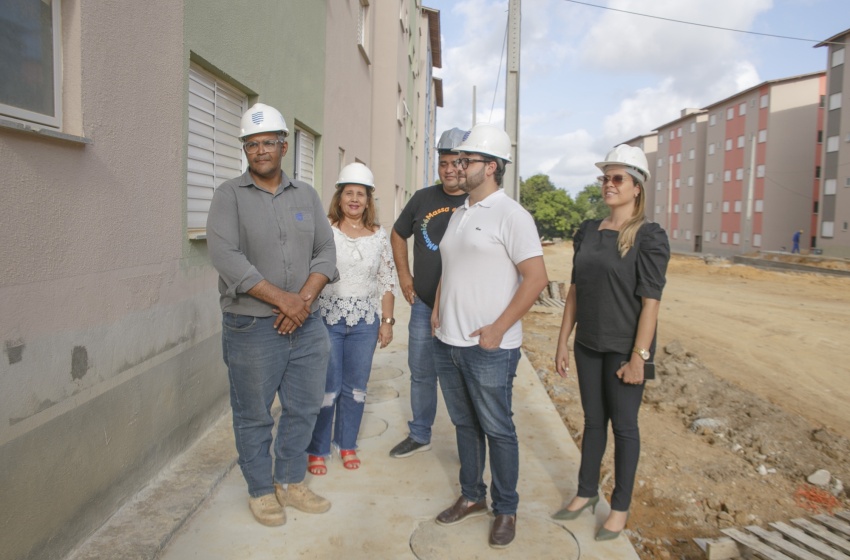 Secretário de Habitação acompanha andamento das obras de residenciais na Santa Amélia