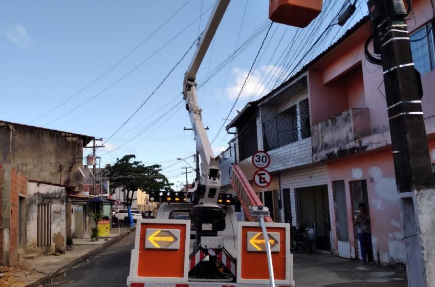 Ilumina instala LED em corredores de transporte de vários bairros da capital