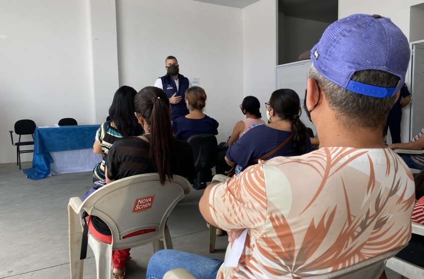 Prefeitura de Maceió entrega 50 alvarás de funcionamento a comerciantes informais