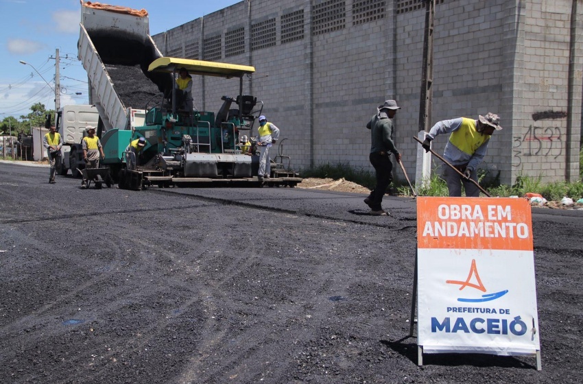 Prefeitura conclui pavimentação na Avenida B, no bairro da Cidade Universitária