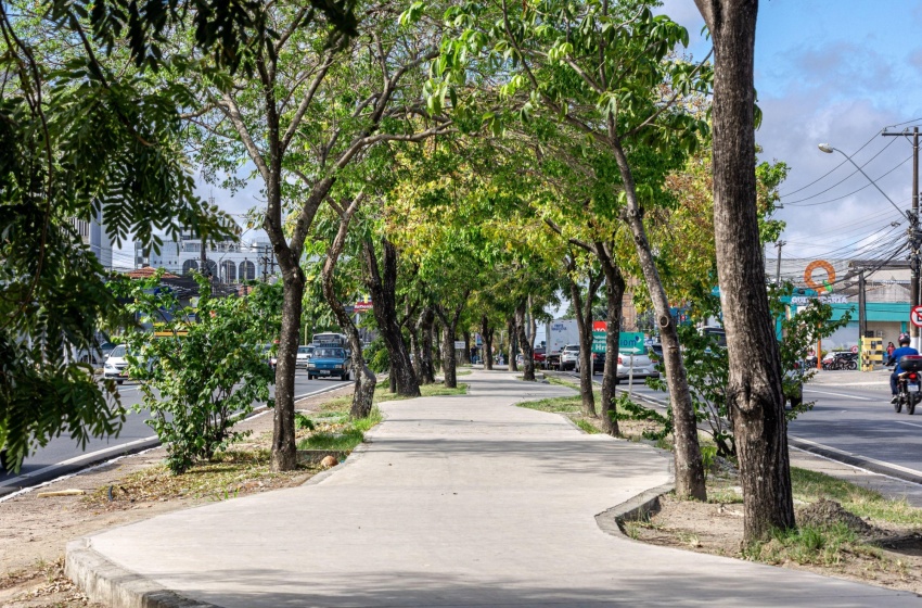 Obras da ciclovia da Avenida Fernandes Lima continuam em andamento