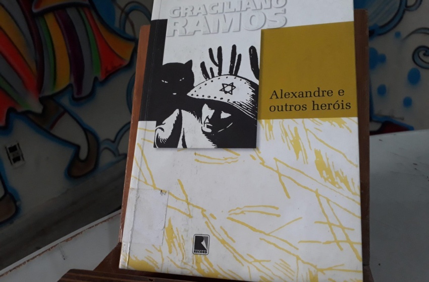 Biblioteca da FMAC possui acervo com quase 9 mil exemplares