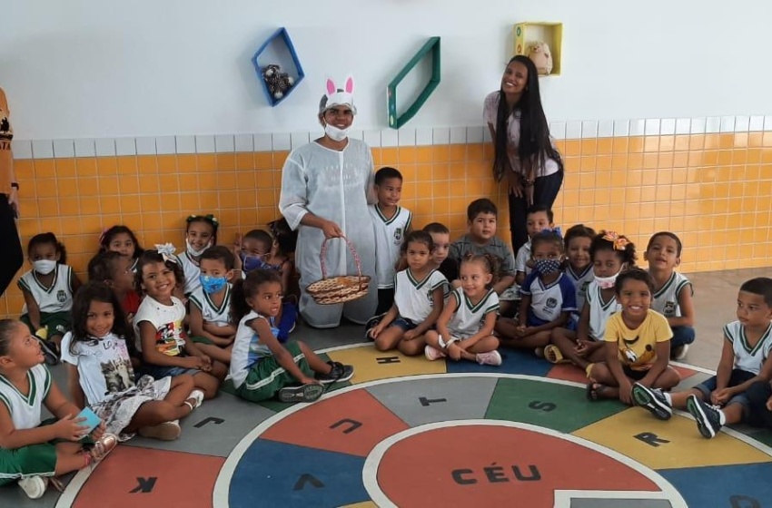 Crianças e professores celebram a Páscoa com ações em creches da rede municipal de ensino