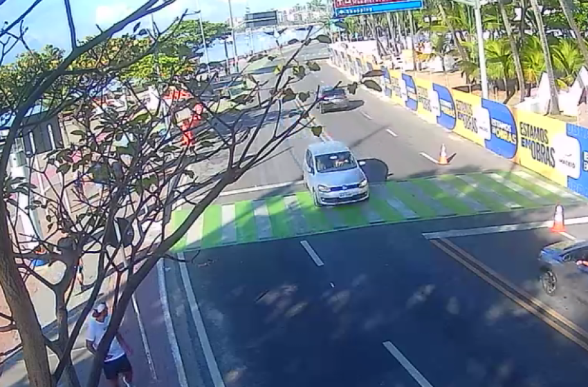 Câmera do DMTT identifica veículo que atropelou uma mulher na Ponta Verde