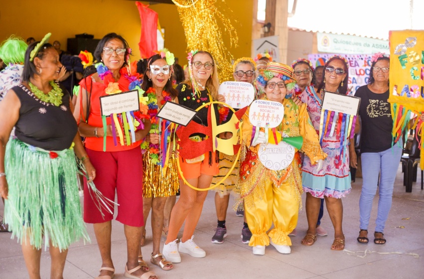 Idosas do Cras Área Lagunar celebram Carnaval com muita alegria e diversão