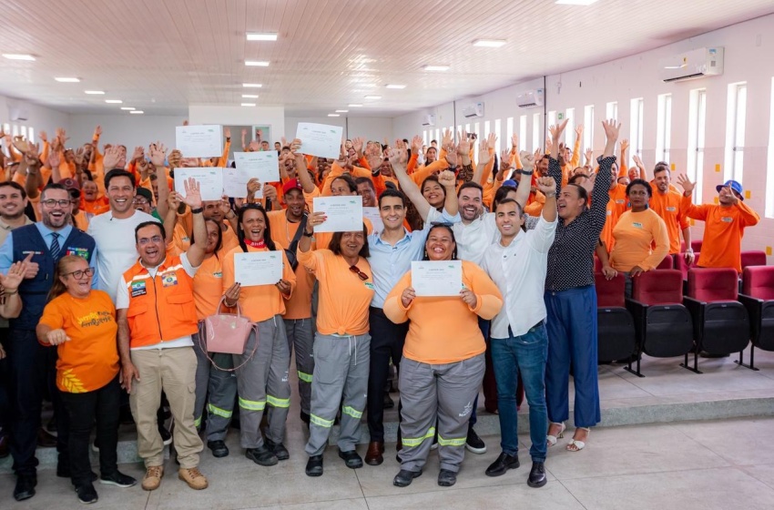 JHC entrega certificados do Praça é Massa e destaca transformação social para quem vivia em vulnerabilidade