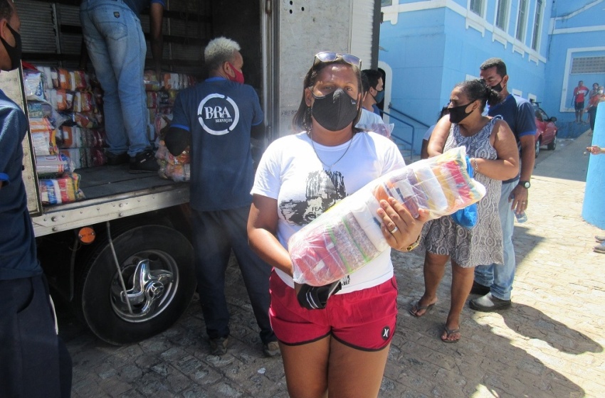 Cestas básicas serão entregues no estacionamento da SMTT nesta quarta-feira (19)