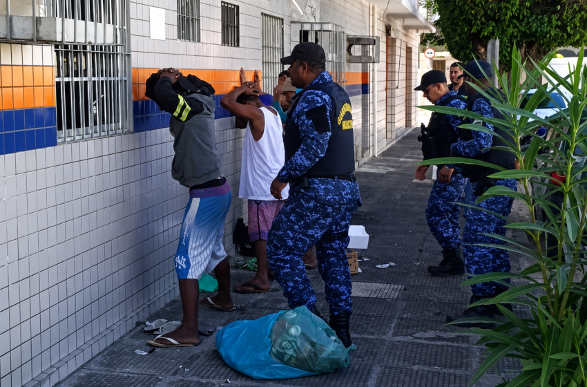 Guarda Municipal recolhe arma branca e objetos para o uso de drogas na Ponta da Terra