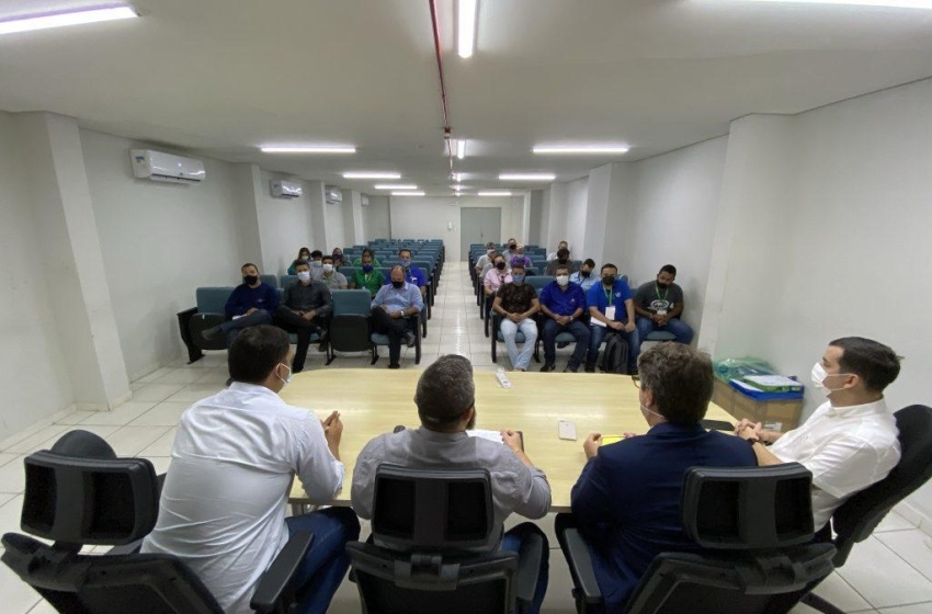 Prefeitura estuda organização de cabos em postes de Maceió