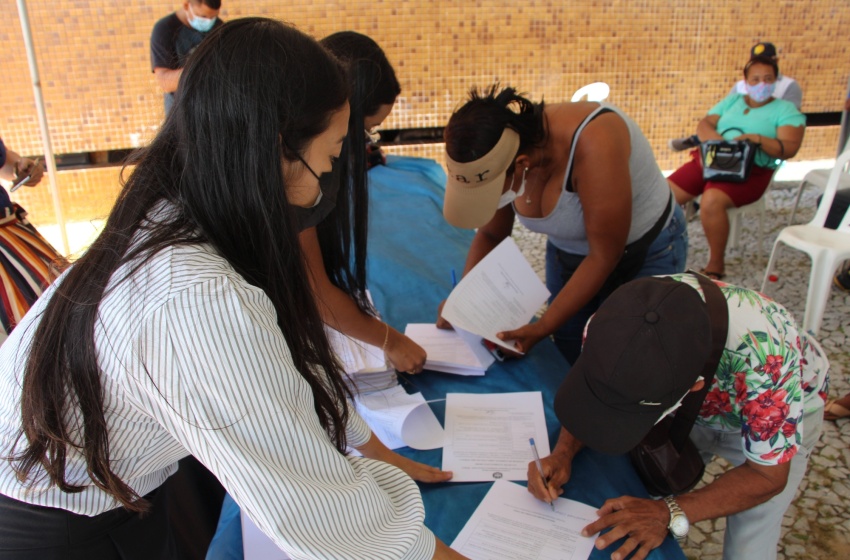 Convívio Social regulariza situação de 100 comerciantes informais de Maceió