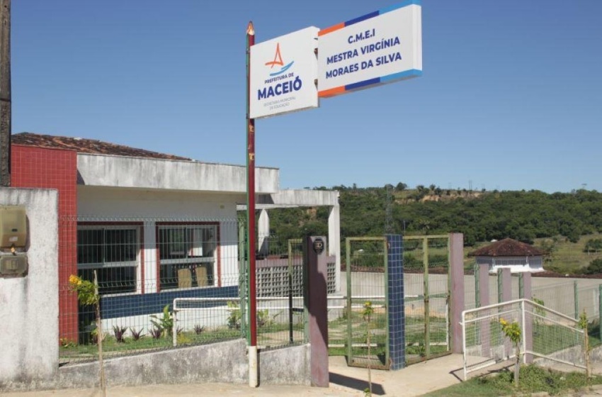Comunidade escolar da creche Mestra Virgínia realiza roda de conversa com auxiliares de sala