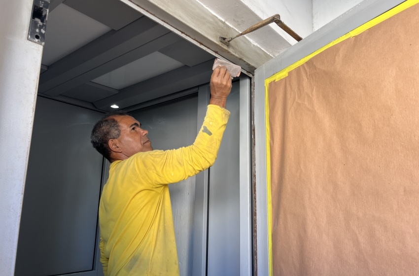 Prefeitura de Maceió inicia reativação do elevador do Shopping Popular