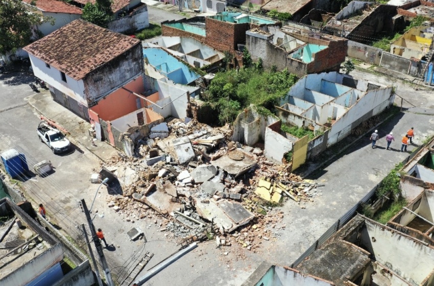Imóveis com risco de desabamento no Pinheiro serão demolidos nesta sexta (20)