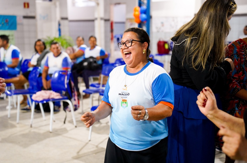 Alunos da Educação de Jovens e Adultos da Escola Municipal Nise da Silveira celebram Dia do Estudante