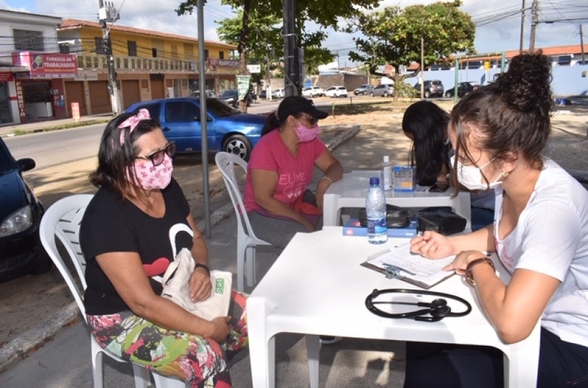 Maceió Rosa: Prefeitura promove ações de prevenção no Feitosa