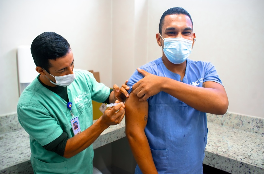 Hospital da Cidade mobiliza equipes em campanha interna de vacinação e reforça cuidado com quem cuida