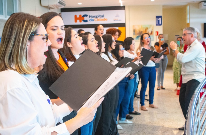 Coral Canto da Gente leva acolhimento e humanização ao Hospital da Cidade