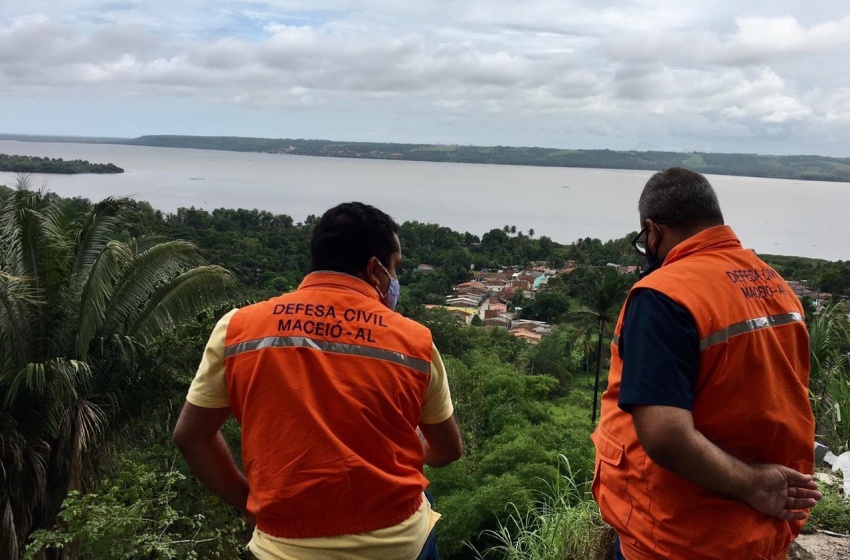 Chuva na madrugada: Defesa Civil de Maceió entra em alerta