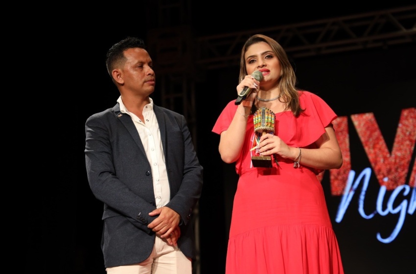 Coordenadora do Gabinete da Mulher recebe homenagem do Grupo Gay de Maceió