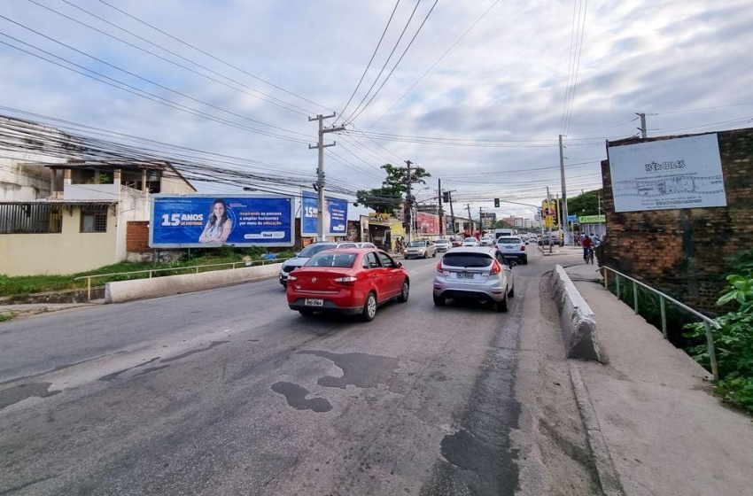 Prefeitura executa obras de esgotamento sanitário na Avenida Gustavo Paiva nesta terça-feira (5)