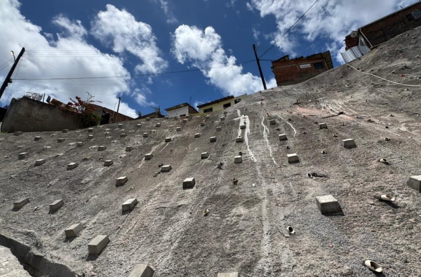Prefeitura realiza obras simultâneas em sete encostas de Maceió