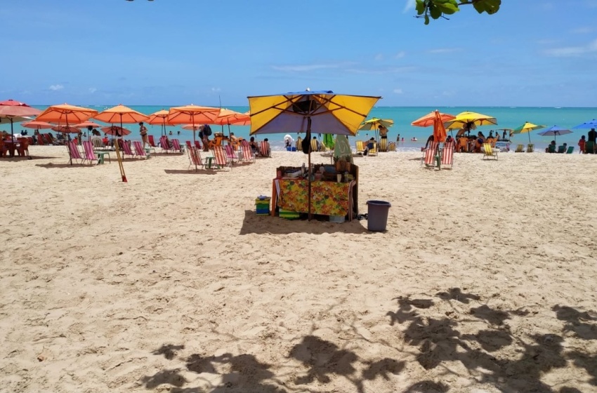 Atualização cadastral para ambulantes da faixa de areia encerra nesta sexta-feira (31)