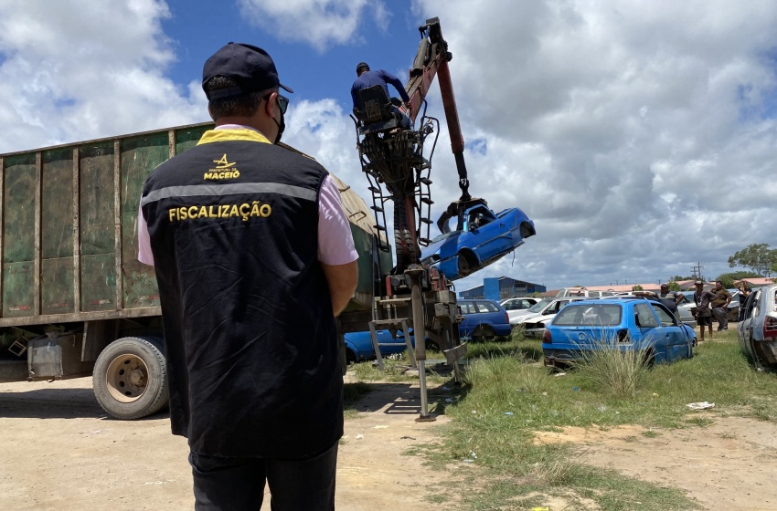 Convívio Social inicia ação para retirada de carcaças em ferro-velho