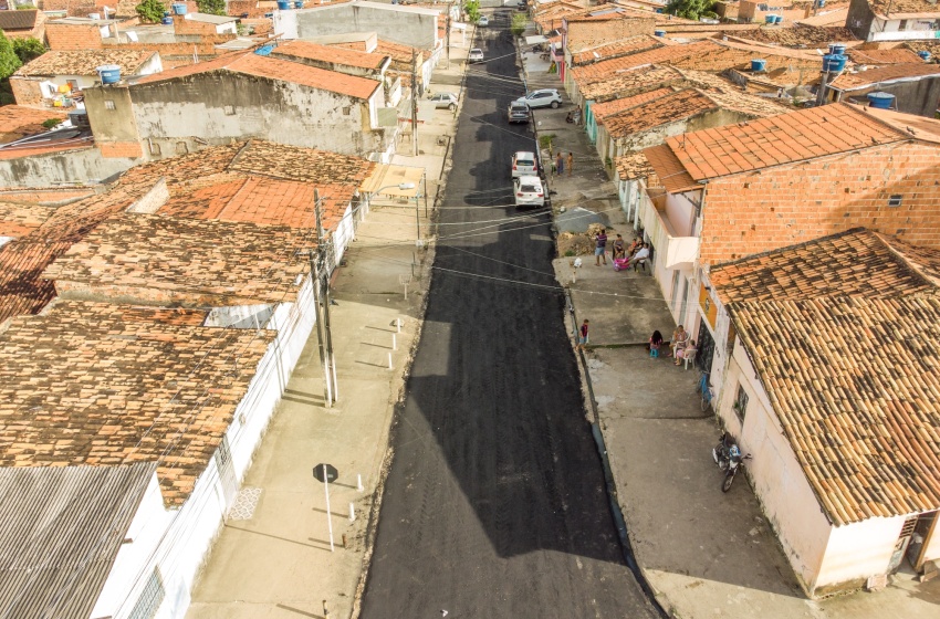 Prefeitura investe em pavimentação no Prado e moradores comemoram asfalto novo