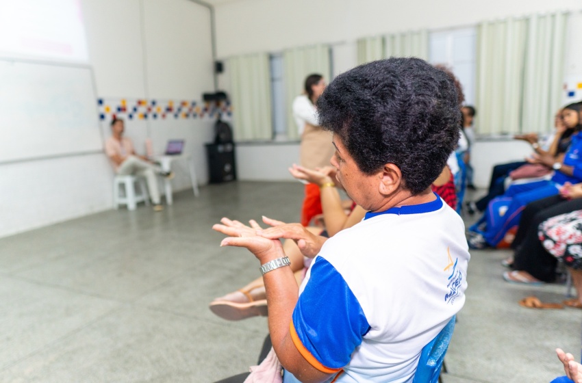 “Temos que nos cuidar”: aluna da EJAI de Maceió destaca importância de palestras do Outubro Rosa