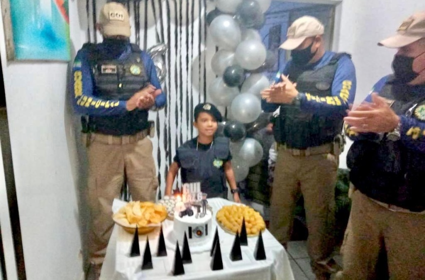 Guardas Municipais fazem surpresa durante festa de aniversário de criança