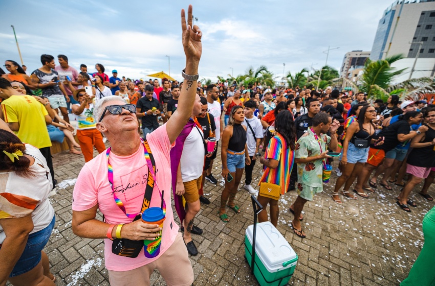 12ª Marcha Contra a LGBTfobia de Maceió desfila alegria e diversidade